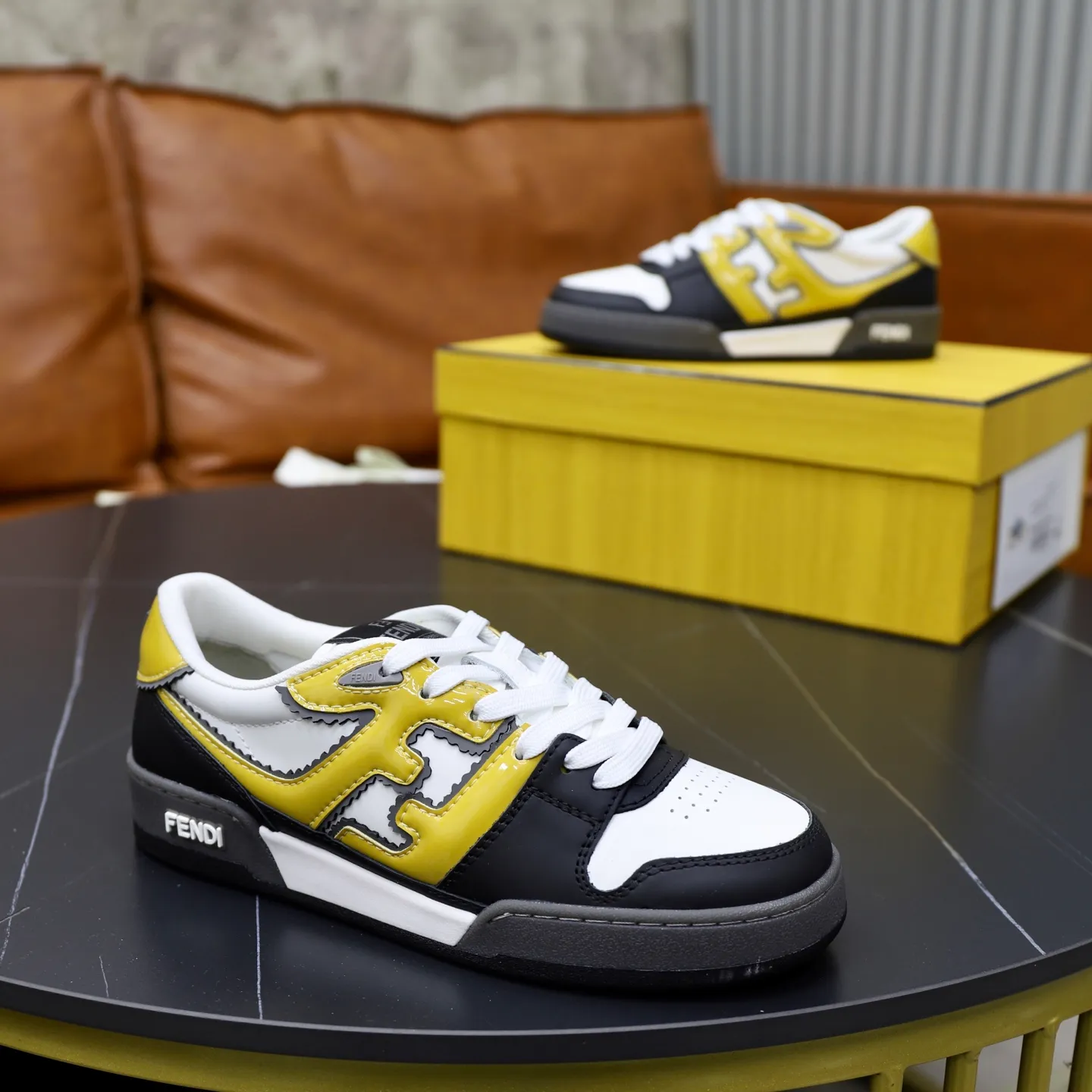 Ex-factory price: 640🔥Couple model (top original order) Brand: FENDI Size: 35-44 (customized for men 38 and 45) Grade: original order quality High version Material: Imported original cowhide stitching ➕ High-quality and comfortable lining Original TPU lightweight anti-slip outsole Style category: Travel fashion casual shoes Versatile trend